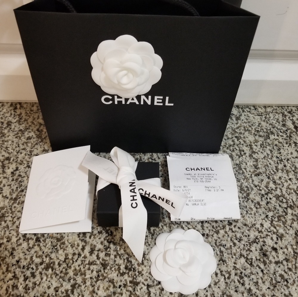 HOSTPICK!!!Chanel Metiers d’Art drop earrings - Picture 15 of 17